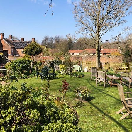 The Crown Inn Smallburgh 外观 照片